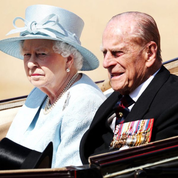 La Reina Isabel Ii Y El Duque De Edimburgo En La Tradicional Trooping
