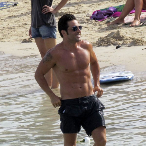 David Bustamante Presume De Cuerpo En Las Playas De Ibiza Torsos Desnudos Los Famosos Lucen