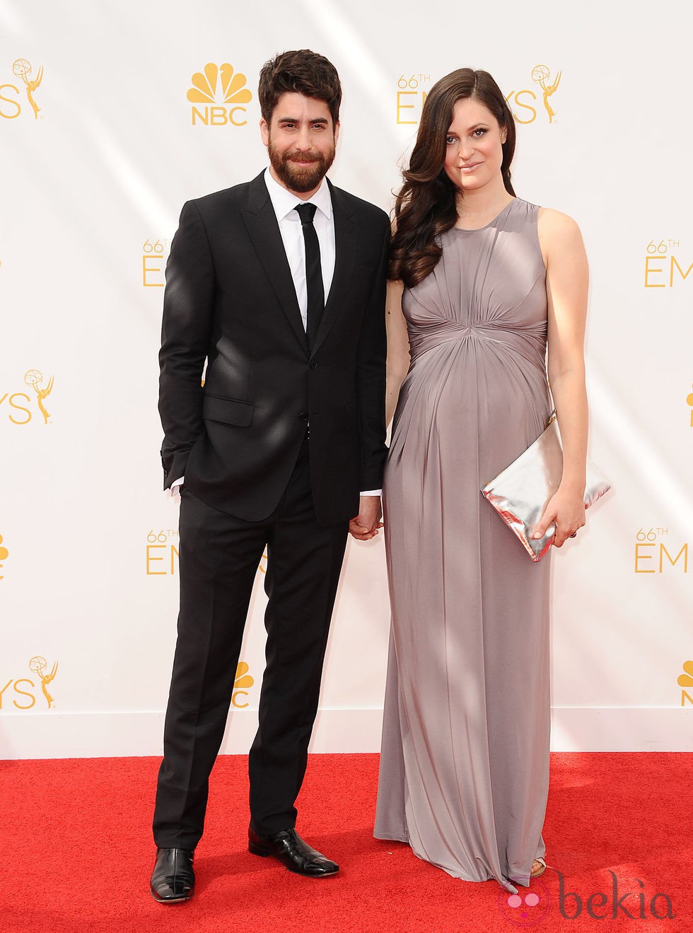 Adam Goldberg y Roxanne Daner en la gala de los Premios Emmy 2014 - Bekia