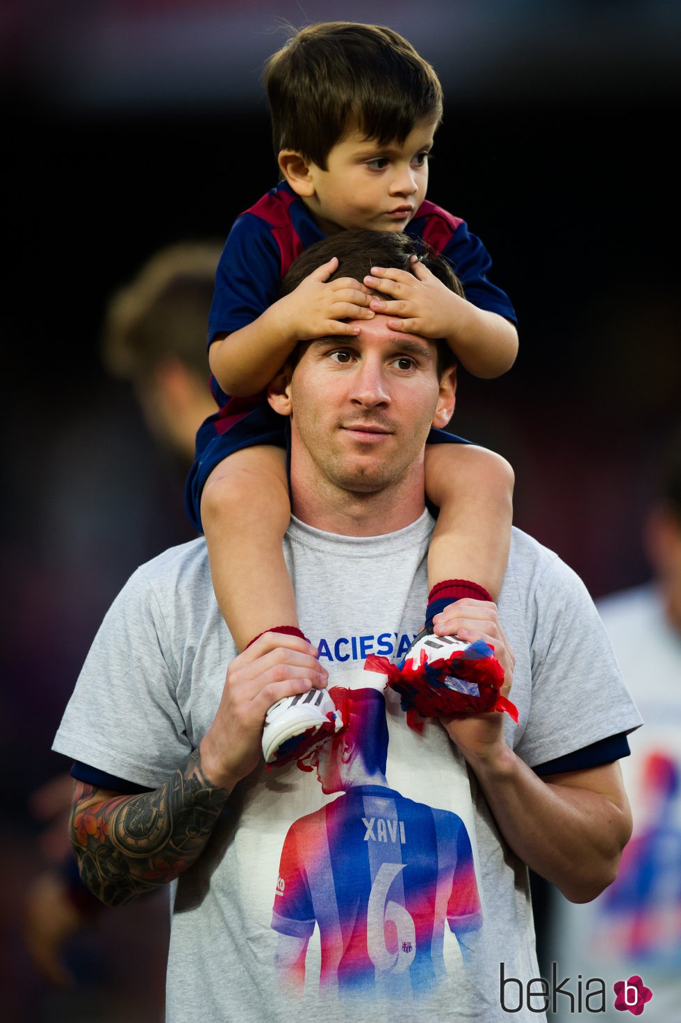 Leo Messi celebra la Liga 2014/2015 con su hijo Thiago - Foto en Bekia