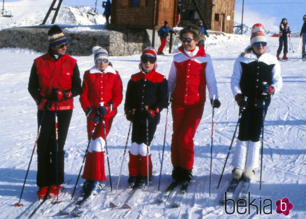 89155_familia-real-esquiando-baqueira-beret-anos-setenta.jpg