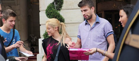 Gerard Piqué y Shakira disfrutan de su amor en París