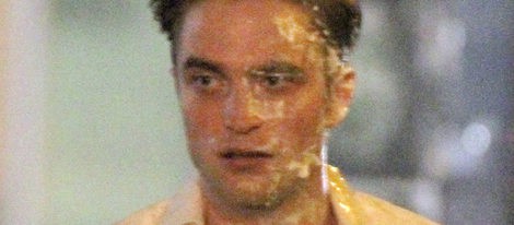 Robert Pattinson se lleva un tartazo en el rodaje de 'Cosmopolis'