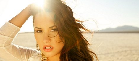 Demi Lovato en la portada de Skyscraper