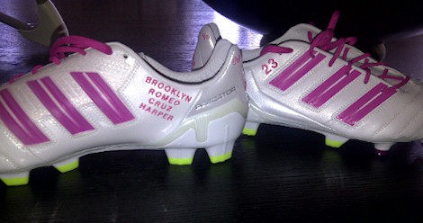 Las botas adidas rosa de David Beckham en honor a Harper Seven
