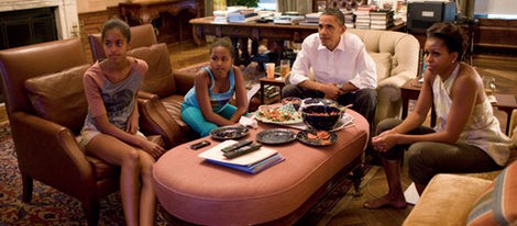 Barack y Michelle Obama y sus dos hijas en la Casa Blanca