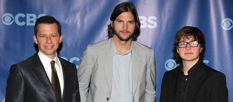 Ashton Kutcher se desnuda para promocionar 'Dos hombres y medio'