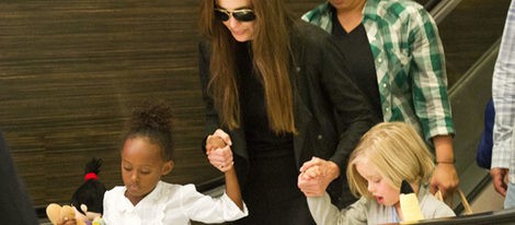 Angelina Jolie presume de hijas en Los Angeles mientras Brad Pitt continúa rodando en Londres