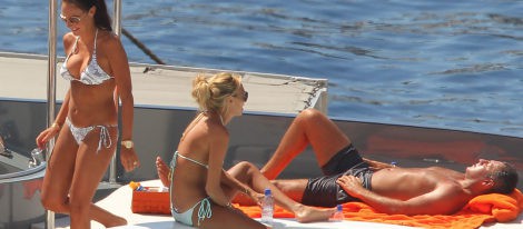 Petra y Tamara Ecclestone disfrutan de unas lujosas y eternas vacaciones en Saint-Tropez