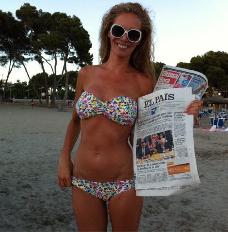 Paula Vázquez muestra en Twitter una foto en bikini para probar que In Touch manipuló sus imágenes