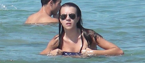 Andrea Guasch, novia de Álex Lecquio, pillada en top-less en Ibiza