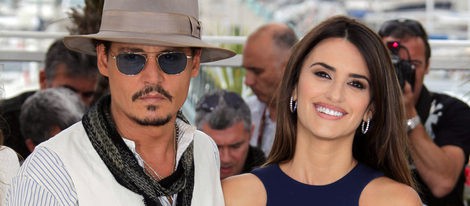 Penélope Cruz, al abordaje en Cannes con Johnny Depp
