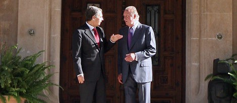 El Rey comienza sus vacaciones en Mallorca con el último despacho con Zapatero en Marivent