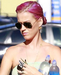Katy Perry con el pelo rosa