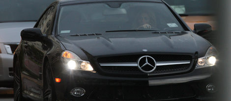 Shakira pasea su soledad en coche por Miami mientras Gerard Piqué entrena con el Barça