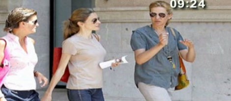 La Princesa Letizia y la Infanta Cristina pasean juntas para acallar los rumores sobre su mala relación