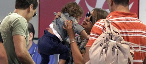 Elena Tablada pone rumbo a Miami con su hija Ella Bisbal