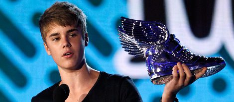 Justin Bieber recoge el premio al mejor músico en los Do Something