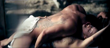 Lady Gaga estrena el videoclip de 'You and I' con sexo, sirenas y una peculiar boda