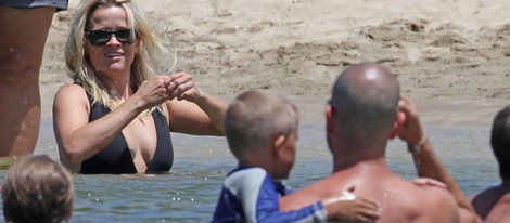 Reese Witherspoon disfruta del sol y del mar junto a su marido y sus hijos en Hawai