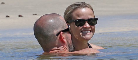 Reese Witherspoon disfruta del sol y del mar junto a su marido y sus hijos en Hawai