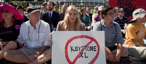 Detienen a Daryl Hannah por protestar con un oleoducto frente a la Casa Blanca