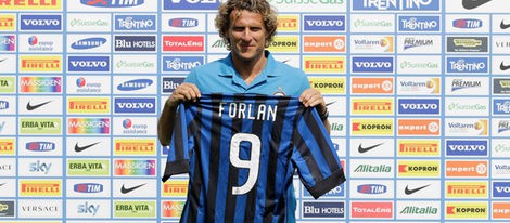Diego Forlán inicia una vida en el Inter de Milán convertido en la estrella del equipo