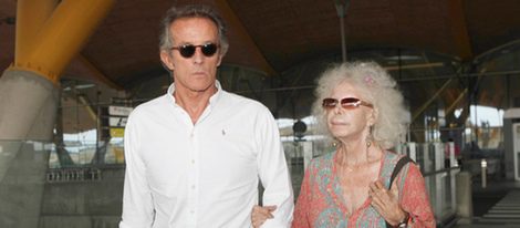 La Duquesa de Alba y Alfonso Díez regresan a Madrid tras sus vacaciones en Ibiza