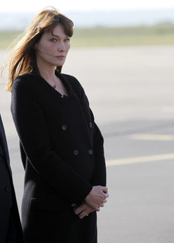 El padre de Nicolas Sarkozy confirma que Carla Bruni está embarazada
