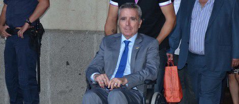José Ortega Cano saliendo de los Juzgados de Sevilla en los que declaró como imputado