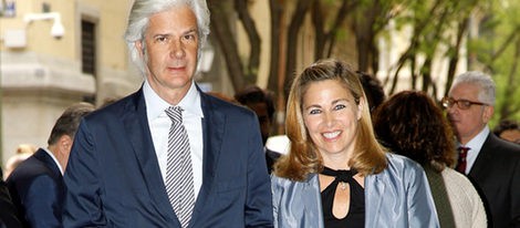 La Duquesa de Alba y Alfonso Díez asisten a los toros en Sevilla días antes de su boda