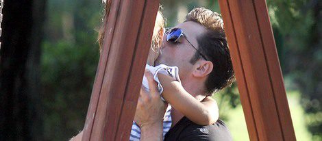 David Bustamante, todo un padrazo con su hija Daniella en una divertida tarde de parque