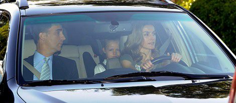 Los Príncipes Felipe y Letizia acompañan a las Infantas Leonor y Sofía en su primer día de colegio