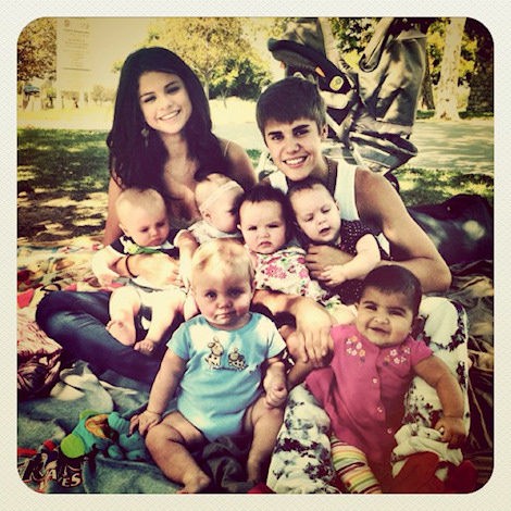 Justin Bieber y Selena Gomez con niños