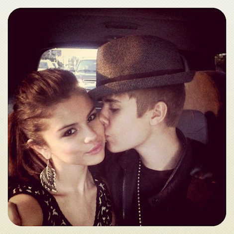 Justin Bieber besa a Selena Gomez