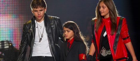 Leona Lewis, Christina Aguilera y Pixie Lott rinden tributo a Michael Jackson en un concierto