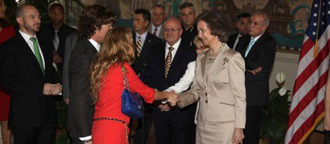 La Reina Sofía inaugura un centro cultural español en Miami junto a Alejandro Sanz