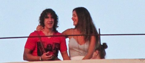 Carles Puyol y Malena Costa disfrutan su amor en Ibiza