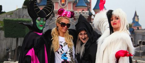 Paris Hilton visita Disneyland Paris
