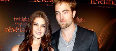 Robert Pattinson y Ashley Greene promocionan 'Amanecer' en un encuentro fan en París