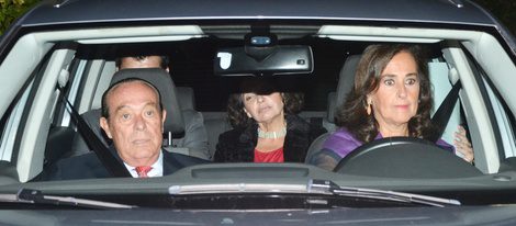 Curro Romero y Carmen Tello visitan a la Duquesa de Alba tras su fisura de pelvis