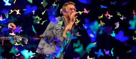 Chris Martin cantando en un momento del concierto de Coldplay en Madrid