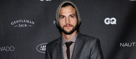 Ashton Kutcher, ajeno a los rumores de separación en los premios de moda GQ Gentlemen