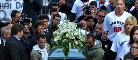 Kate Fretti, Jorge Lorenzo y Valentino Rossi acuden al funeral de Marco Simoncelli