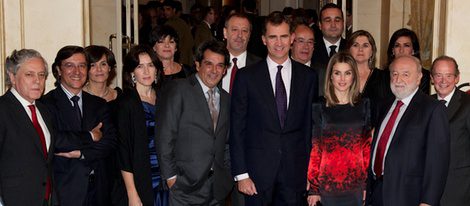 Los Príncipes Felipe y Letizia en la entrega del Premio de Periodismo 'Francisco Cerecedo' a Miguel Mora