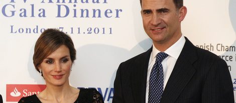 Los Príncipes Felipe y Letizia deslumbran como embajadores de España en una cena de gala en Londres