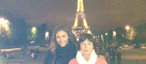 Irina Shayk disfruta de París junto a su madre mientras Cristiano Ronaldo cumple con el Real Madrid