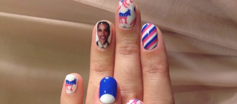 Katy Perry con las uñas pintadas a favor de Obama 
