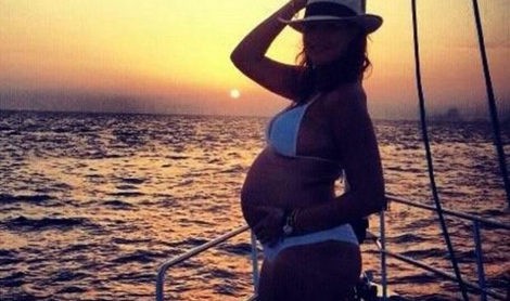 Jessica Bueno posando embarazada de su primer hijo con Kiko Rivera