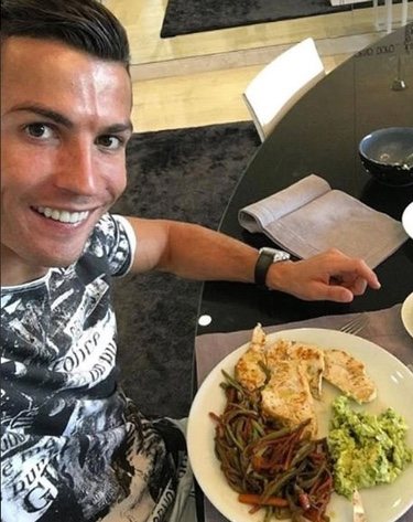 Cristiano Ronaldo en una de sus comidas/ Foto: Instagram